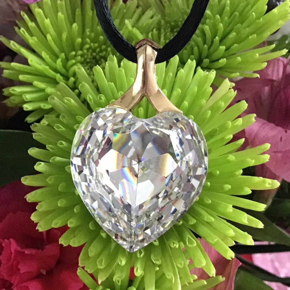 Sparkling Vintage Heart Shaped Pendant Necklace Faceted Gold Tone